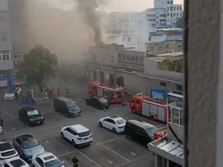 河南开封市中心医院食堂突发火情，当地应急局称“已及时处置”