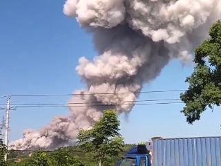 湖南攸县一烟花爆竹仓库失火，当地相关部门称“没有造成人员伤亡”
