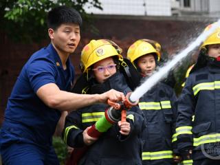 “小小消防员” 暑假学安全
