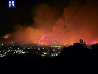 美国加州中部发生野火 当地发布疏散令
