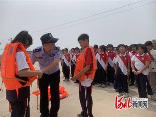 昌黎县海防民警进校园开展防溺水安全教育活动