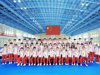 加油！中国游泳队出征巴黎奥运会