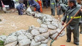 南京江宁板汤线绕越高速下穿处发生山体滑坡 目前正抢险