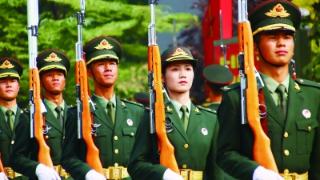 江苏南京：“仪仗女兵”郭晗风采是这样练成的