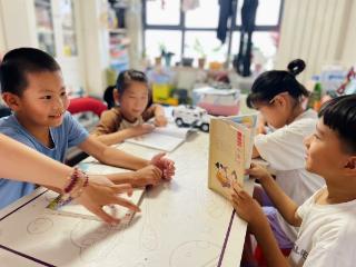 共绘书香绮梦 济南高新区凤凰路小学学生成长共同体举行阅读活动