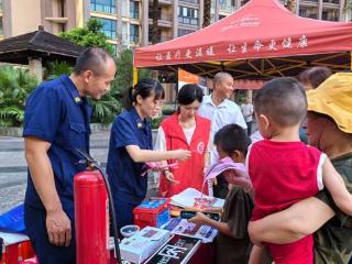 贺州：返乡大学生活跃志愿一线 助推消防宣传“升温加热”