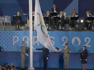 巴黎开幕式巨大失误：把奥林匹克会旗给挂反了！巴赫一脸尴尬！