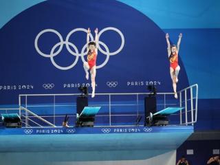 奥运播报丨昌雅妮/陈艺文女子双人3米板夺金：向世界展现跳水的美