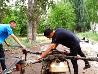 拜城：植保无人机空中作业忙 尽显辣椒田间管理“科技范”