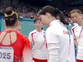 中国体操小花失误后教练集体黑脸惹争议，网友：难怪没比完就哭了