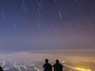 如约而至！英仙座流星雨扮靓福建夜空