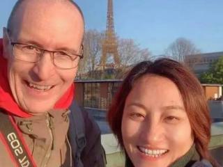 45岁离异女爱上丹麦教练，交往两个月闪婚，坦言外国男人更有魅力