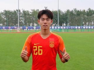 U21国足神奇1分钟！何小珂单刀绝杀，对手错失大礼，门柱建功