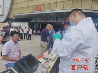 免费食品快检上街头，把好十堰市民“入口关”