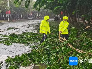 台风“摩羯”过后 海岸警察第七支队坚守灾后重建第一线