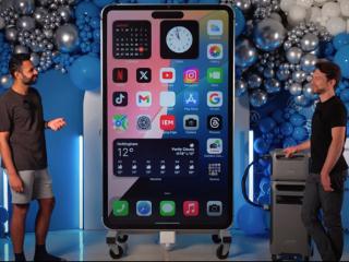 创吉尼斯世界纪录！2米高巨型苹果iPhone 15 Pro Max亮相：88英寸自由操作