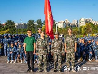 迎接朝阳，青春正燃！烟台大学举行新生军训拉练活动