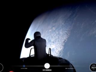 SpaceX开启人类首次商业太空行走：美国亿万富翁成功出舱