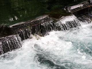 济南趵突泉出水量大增，河道里的水文流量计是时候“工作”了