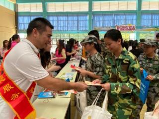 普法集市进校园，这个“法治第一课”受欢迎