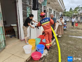 送水解民忧 保亭消防赴文昌送120吨水