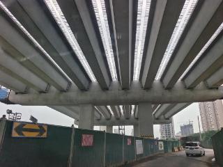 济南工业北路东延工程部分路段主体完工，双向八车道气势雄伟