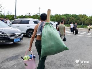 直击“贝碧嘉” | 走着去安置点 嘉兴平湖开启工人大转移