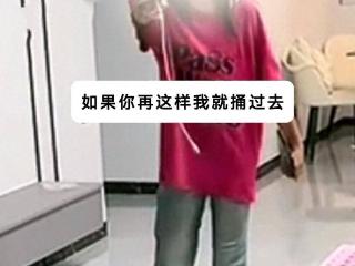 广西：父母去世，00后大姐养活5个弟妹，小妹一言不合就拿刀捅她