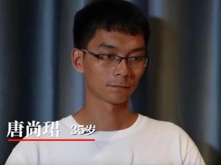 唐尚珺的大学生活很艰苦，暂时还没钱买电脑，爬床梯也被室友偷拍