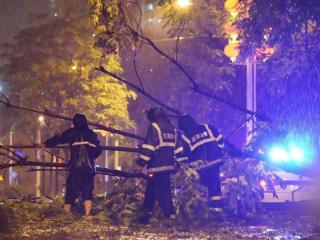 平安警色丨风雨之中 无锡滨湖公安全力守护