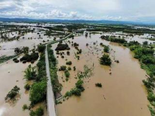 泰国多地遭遇洪灾 已致45人死亡