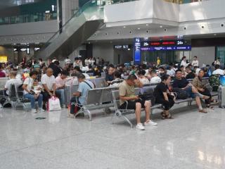 中秋假期 重庆火车站累计发送旅客60.7万人次