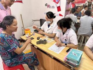 邵阳大祥区：浓浓中秋情 义诊送健康