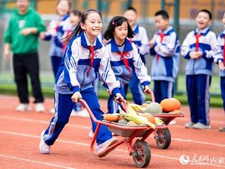 内蒙古呼和浩特：体验农趣 欢庆丰收