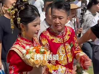 曝李嘉明收500万礼金！本人发声回应 ：宴会1400人战地记者占一半