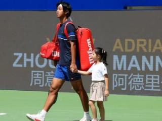 ATP成都公开赛：小将周意三盘惜败5号种子，遗憾止步无缘八强