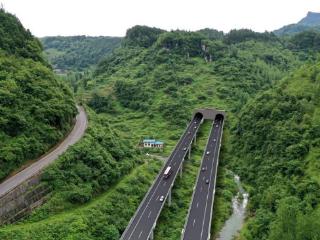 探访武道高速子母岩隧道 洞见“黔道”实力