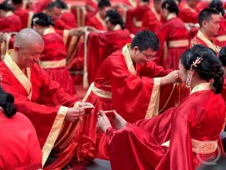 全国万人集体婚礼重庆会场的“隐藏浪漫”