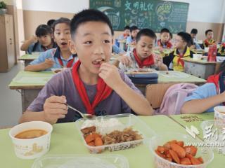 友谊小学食堂改革大获好评 家校共育引领清廉新风尚