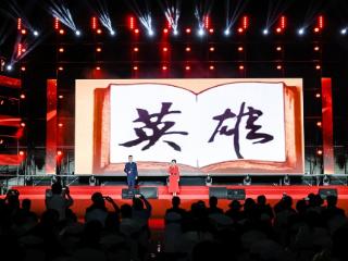 以“红色”为底 河南工程学院这场新生开学典礼让青春的声音格外震撼