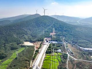 巢（湖）马（鞍山）铁路全线隧道顺利贯通