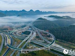 那兴高速公路西畴至兴街段通车运营