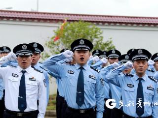 迎国庆 贵铁警方多种形式庆祝新中国成立75周年