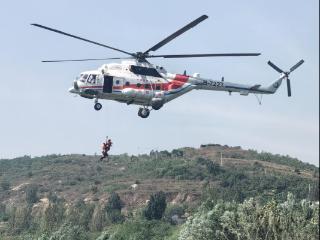 直升机低空悬停 救援者从天而降——潍坊“使命-2024”演习见闻