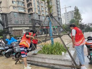 青岛市崂山区中韩街道开展环境卫生集中清理行动