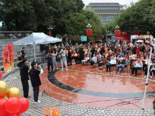 冒雨高歌！重庆人民广场唱响国庆专场音乐会向祖国深情告白