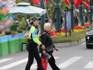 “警察蓝”的坚守：国庆我在岗 守国门保平安