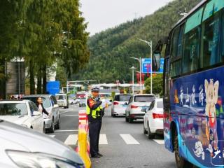 “十一”黄山风景区迎客24000人