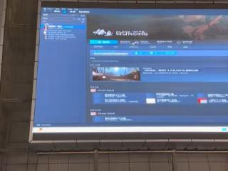 广场屏幕惊现直播玩《黑神话：悟空》 网友：都看到你上班打游戏了