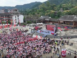 贵州红·山水越野挑战赛火热开赛 红色体育旅游盛宴精彩绽放